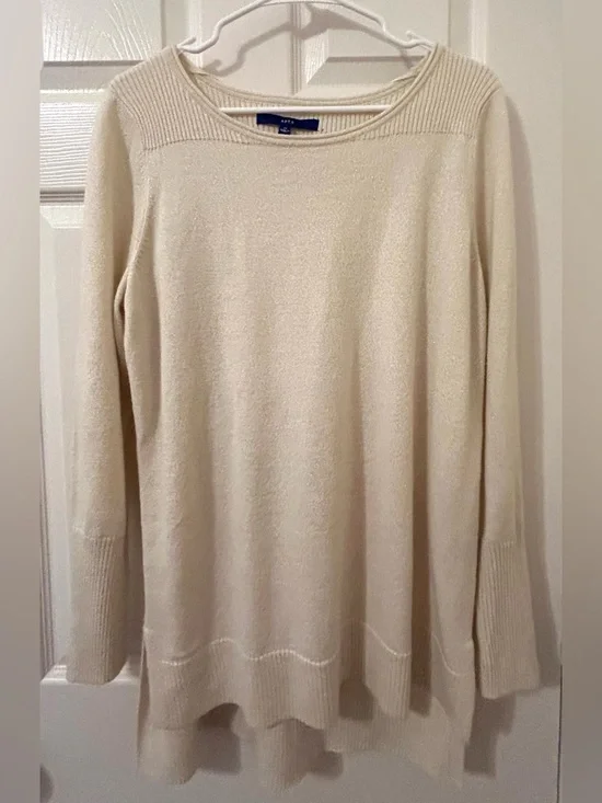 Lightweight Sweater Apt. 9 tunic sweater with a rib-knit crew neck. - Picture 7 of 9